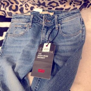 Size 23 Brand new distressed cropped skinny jeans